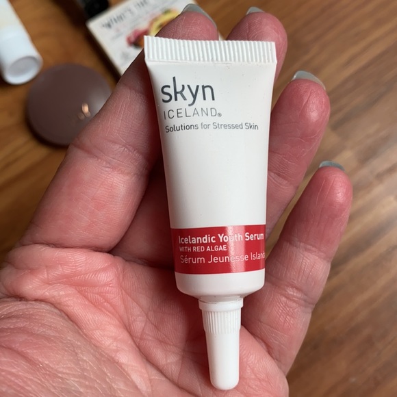 Cosmetic Samples - Picture 2 of 6